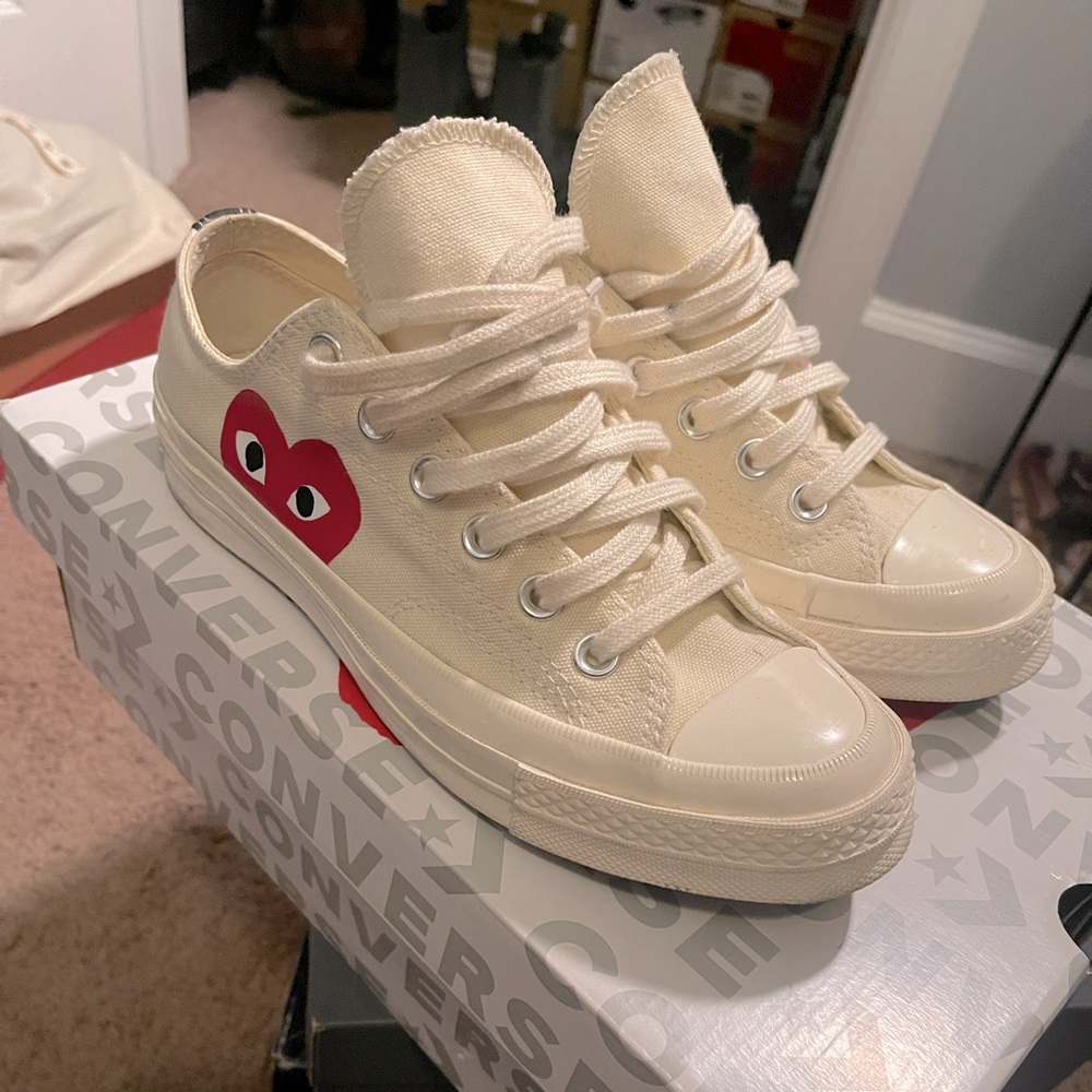Commes des Garçons PLAY Converse Low Top Sneakers